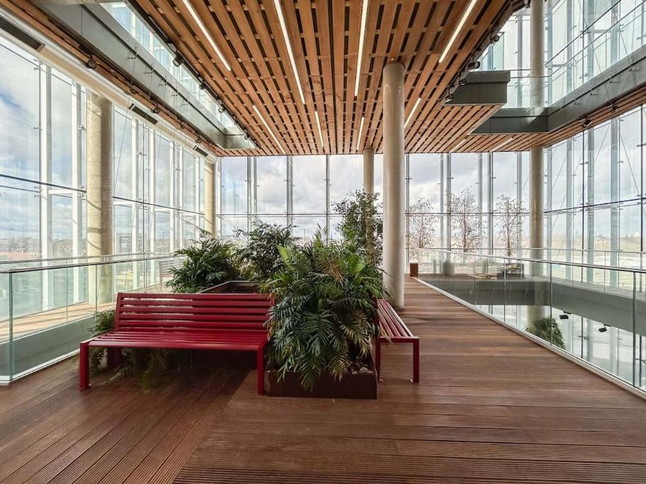 Stylish Urban Sanctuary With Parking Daire Londra Dış mekan fotoğraf