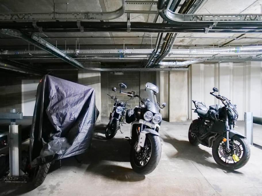 Stylish Urban Sanctuary With Parking Daire Londra Dış mekan fotoğraf